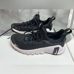 Nike Women's Black and White Sneakers size 8.5!
